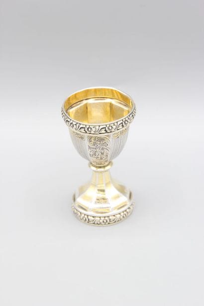 PARIS 1838-47
Coquetier en argent et vermeil...