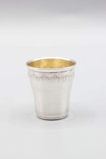 Silver liquor service composed of 12 curved...