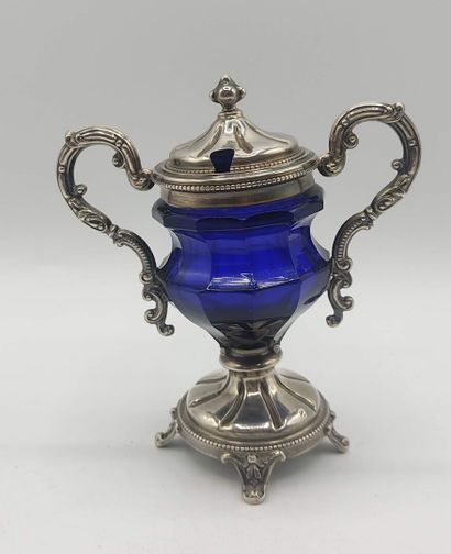 Covered sugar bowl in silver and blue glass....