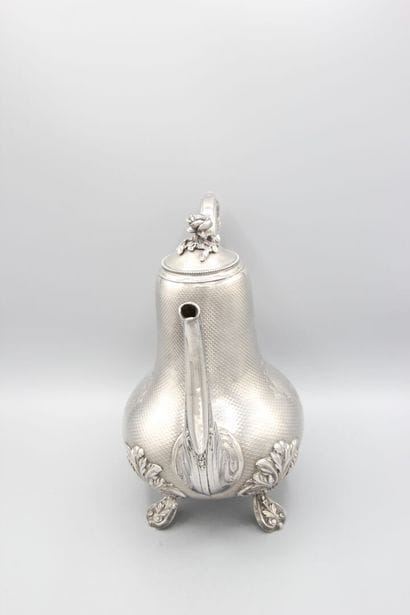 Silver coffee pot
Decorated with guilloche.
Rests...