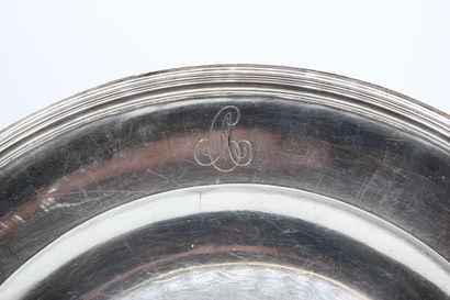 PARIS 1789 
Plat rond en argent bordé de...