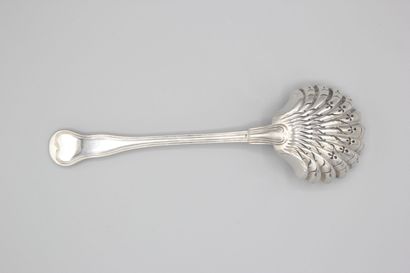 Cuillère à sucre en argent de modèle filets...
