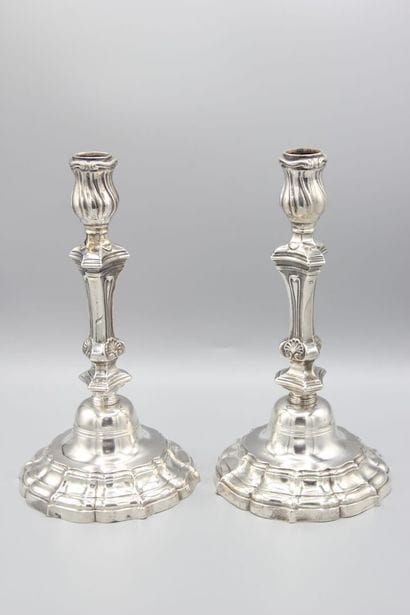 BORDEAUX 1763-64.
Paire de flambeaux bordelais...