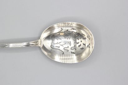 PUIFORCAT.
Cuillère en argent dite à olives...
