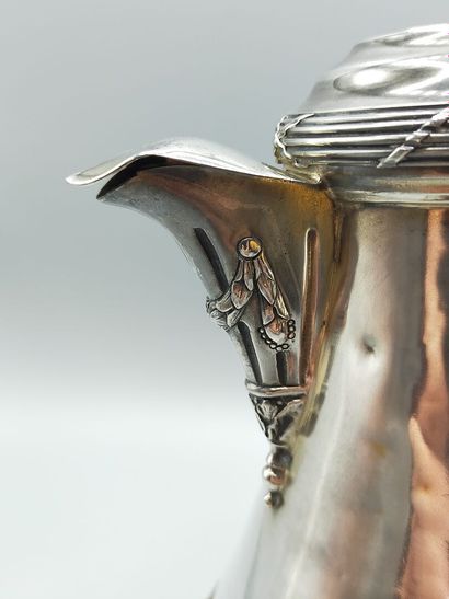 Chocolate pot in silver.
Decorated with crossed...