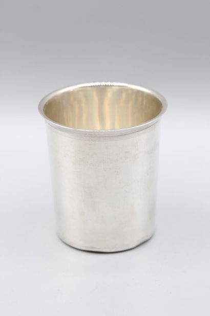 Timbale droite en argent de pensionnaire.
Chiffrée...