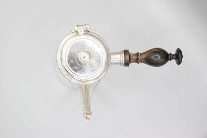 PARIS 1763
Rare verseuse en argent de forme...
