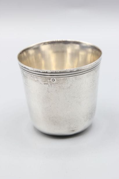 PARIS 1782.
Curon en argent, modèle uni.
Filets...