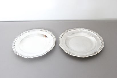Paire de plats en argent.
Modèle filet contour.
Aile...