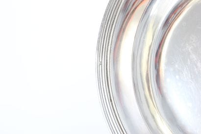 Plat en argent de forme circulaire et creux...