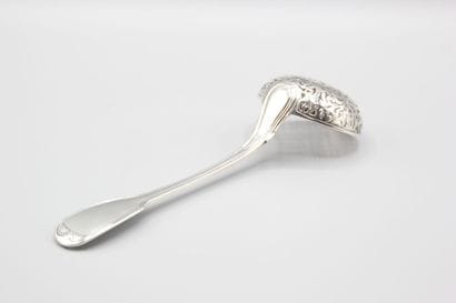 PARIS 1782-1789.
Cuillère à sucre en argent...