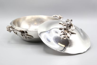 Silver covered vegetable dish with fretel...