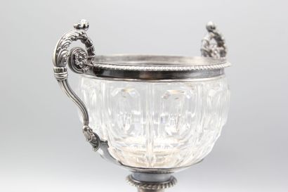 Drageoir silver mounting, crystal body.
Pose...
