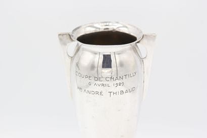 Cup of price in silver.
Base decorated with...