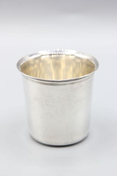 Timbale curon en argent, modèle uni avec...