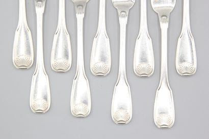 Silver cake service of model nets shells....
