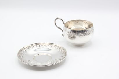 Tasse et soucoupe en argent de St. Louis...