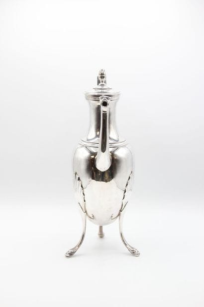 LEBRUN. 
Importante et lourde cafetière en...