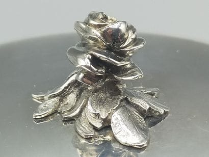 PUIFORCAT
Bonbonnière couverte en argent...