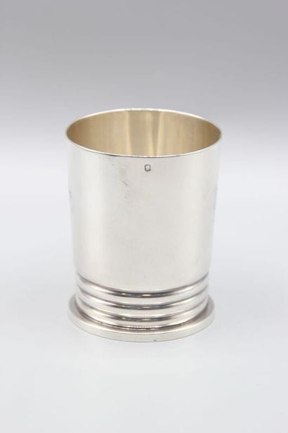 Jean Elysée PUIFORCAT.
Design timbale en...