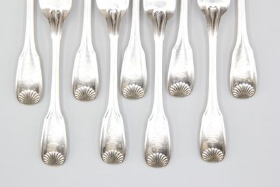 Silver cake service of model nets shells....