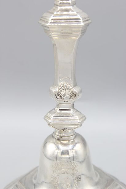 CONDOM vers 1750.
Rare paire de flambeaux...