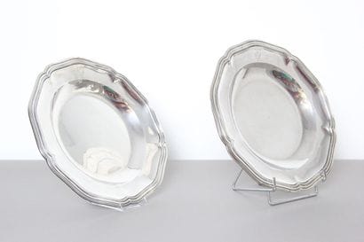 Paire de plats en argent.
Modèle filet contour.
Aile...