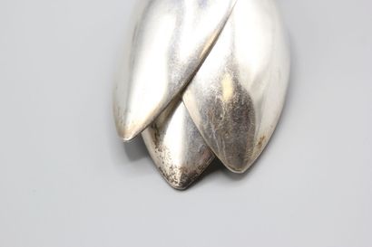 6 silver dessert spoons, filets-contour model.
Spoons...