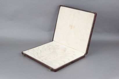 House ODIOT. 
Box for ice service covered...