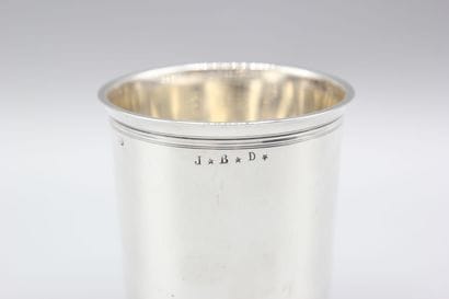 Timbale en argent d'époque vers 1840, à fond...