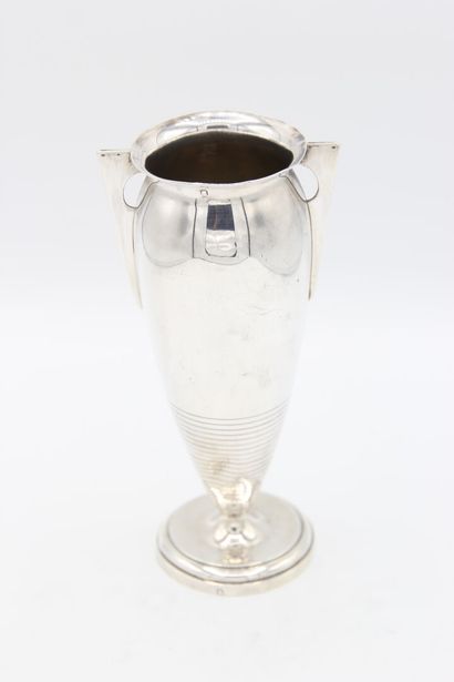 Cup of price in silver.
Base decorated with...