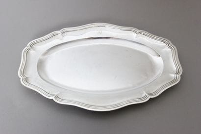 Plat ovale en argent de forme oblongue
Modèle...