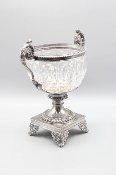 Drageoir silver mounting, crystal body.
Pose...