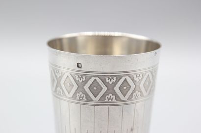 Silver tumbler with grooved decoration with...