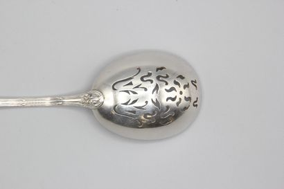 PUIFORCAT.
Cuillère en argent dite à olives...