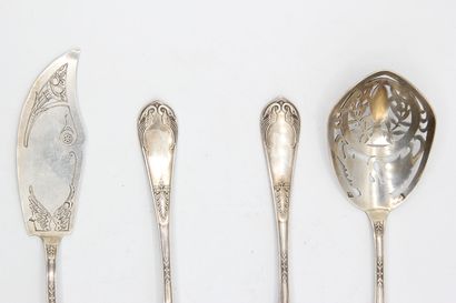 Silver mignardise set composed of four pieces.
Restoration...