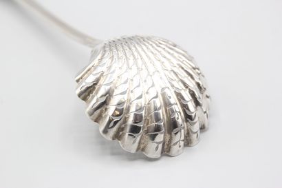 Cuillère à sucre en argent de modèle filets...