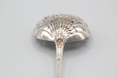 Cuillère à sucre en argent de modèle filets...