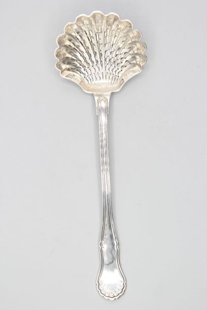 Cuillère à sucre en argent de modèle filets...