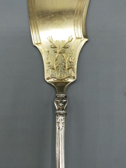 Pelle à tarte en argent avec embout en vermeil...