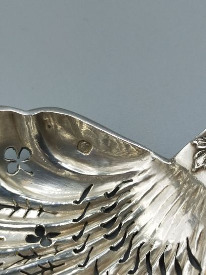 Cuillère à sucre en argent de modèle filets...