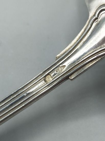 Cuillère à sucre en argent de modèle filets...