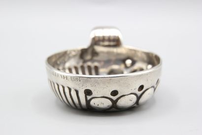 Taste-vin en argent à décor de cupules, perles...