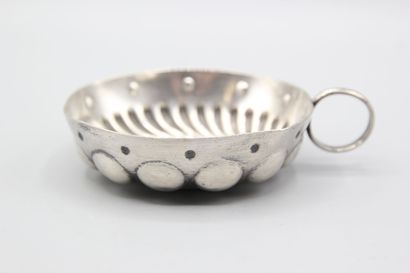 Taste-vin en argent à décor de godrons et...