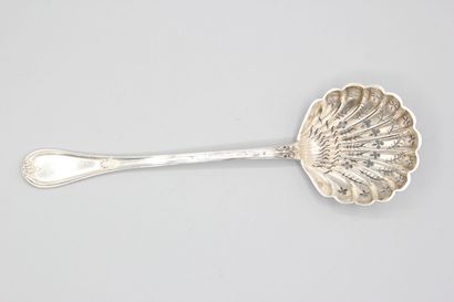 Cuillère à sucre en argent de modèle filets...