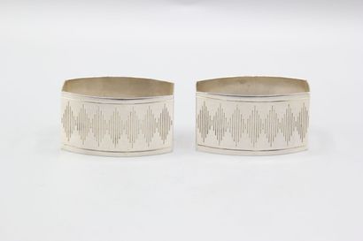 Paire de ronds de serviette en argent à décor...