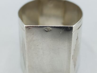 Paire de ronds de serviette en argent à décor...