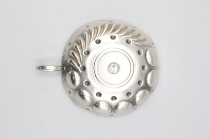 Taste-vin en argent à décor de godrons et...