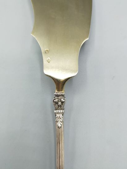 Pelle à tarte en argent avec embout en vermeil...