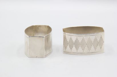 Paire de ronds de serviette en argent à décor...